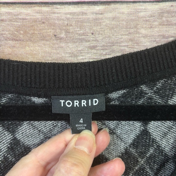 Torrid Black White Argyle Patterned Sweater Vneck Size 4X - Picture 2 of 7